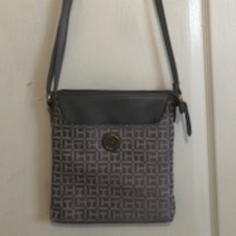 Tommy Hilfiger ~ Crossbody Bag
